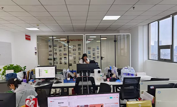 Temporary-Office-Negotiation-Room02